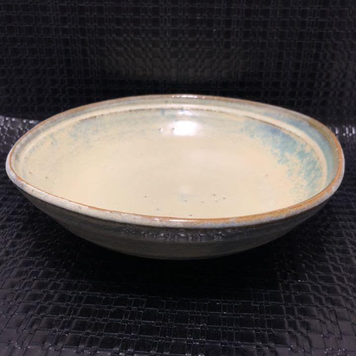 美しい古美術◼️蔵からクリーム色とコバルトブルーの可愛い深めのお皿